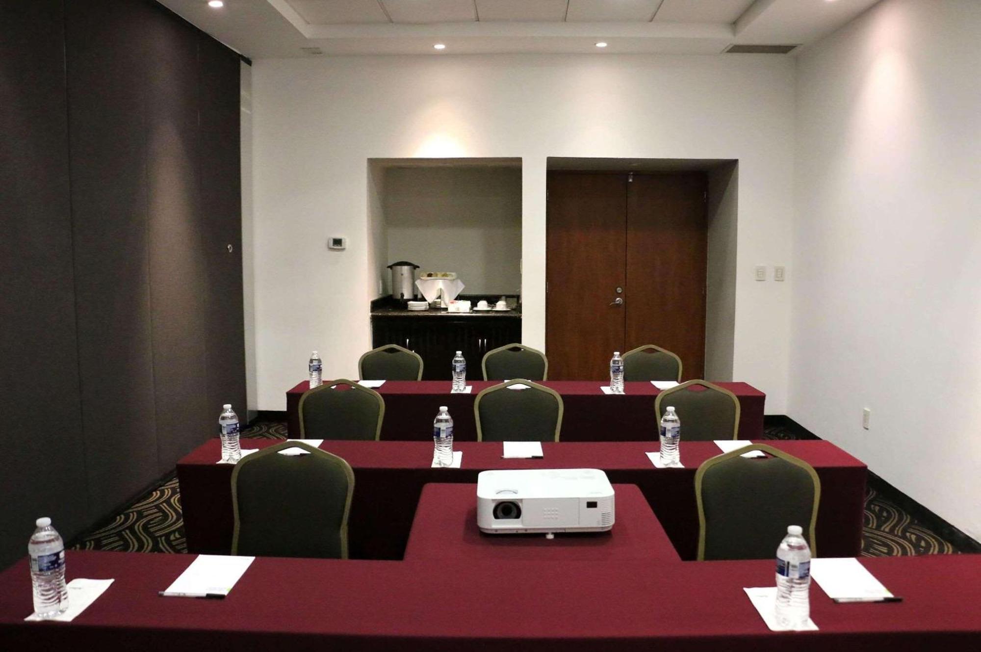 Radisson Poliforum Plaza Hotel León de los Aldamas Extérieur photo