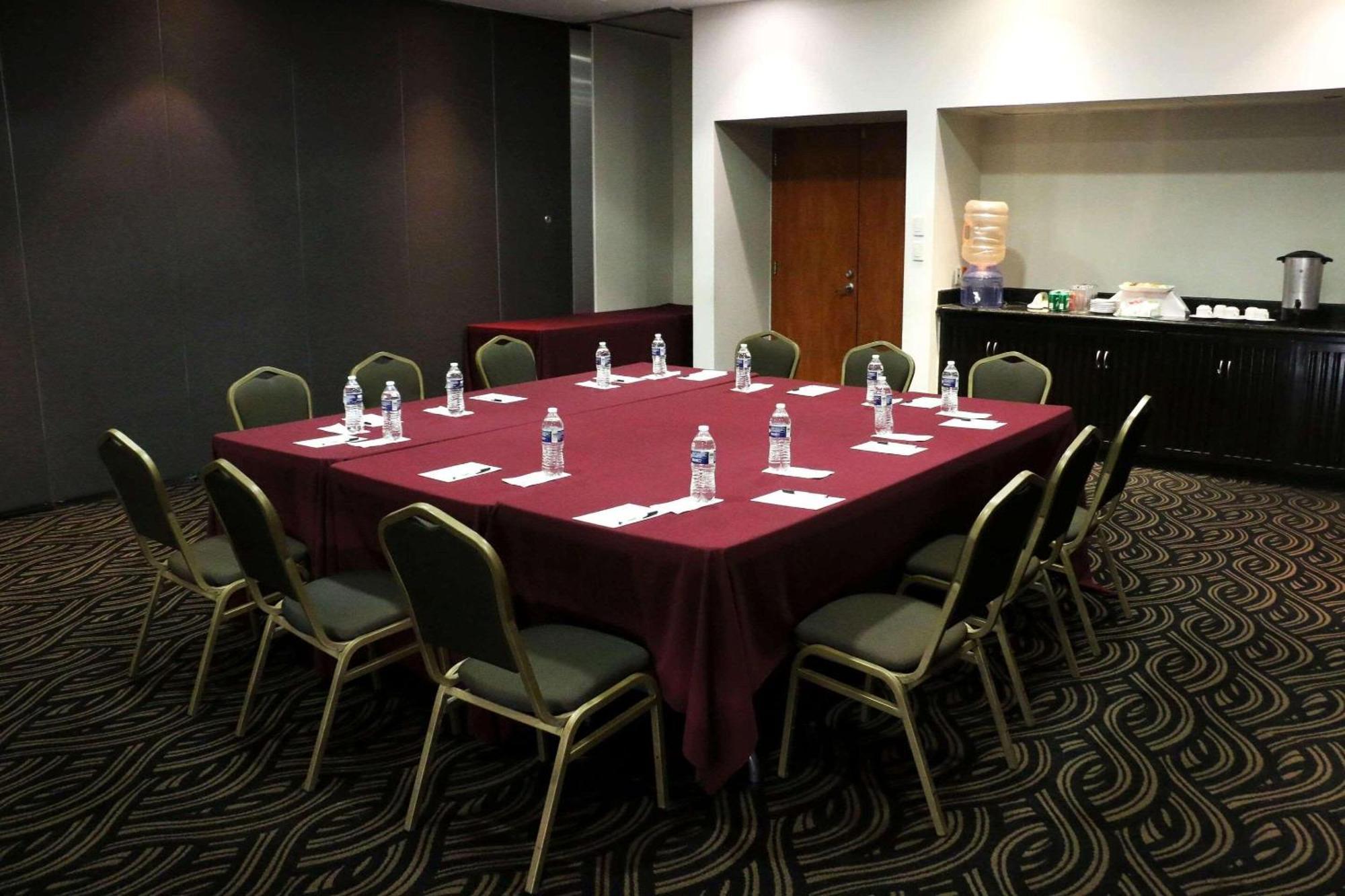 Radisson Poliforum Plaza Hotel León de los Aldamas Extérieur photo