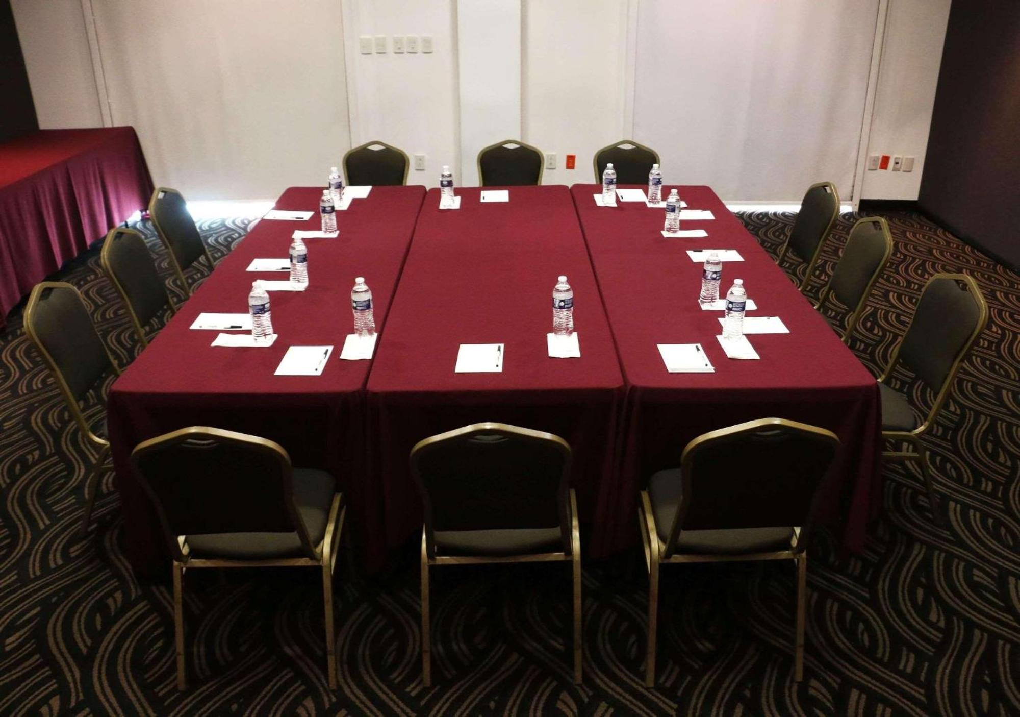Radisson Poliforum Plaza Hotel León de los Aldamas Extérieur photo