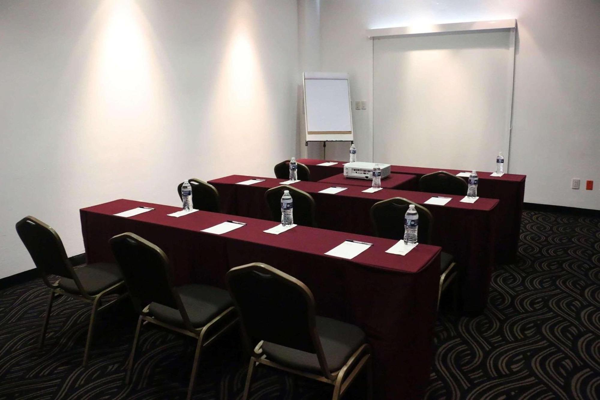 Radisson Poliforum Plaza Hotel León de los Aldamas Extérieur photo