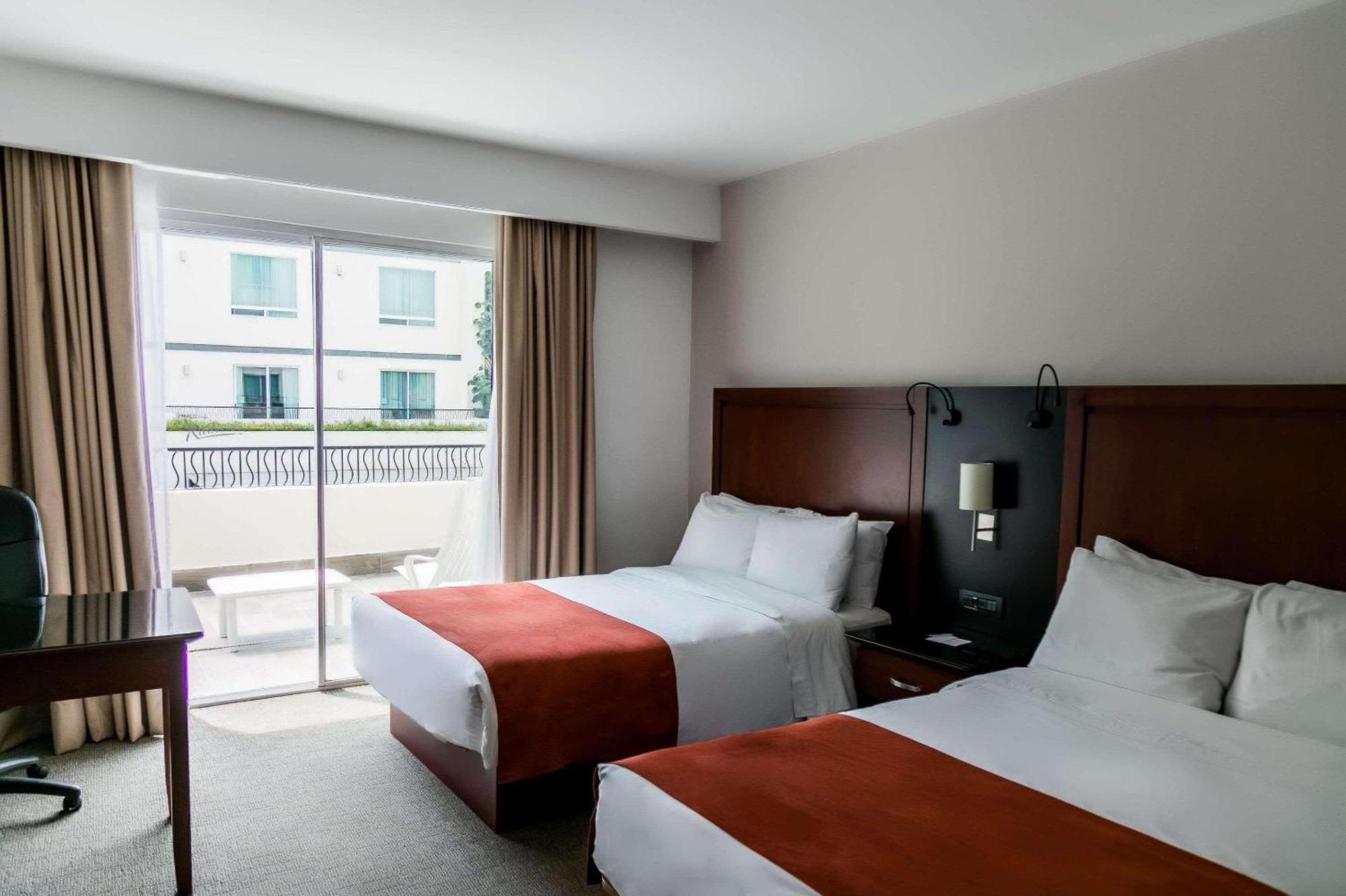 Radisson Poliforum Plaza Hotel León de los Aldamas Extérieur photo